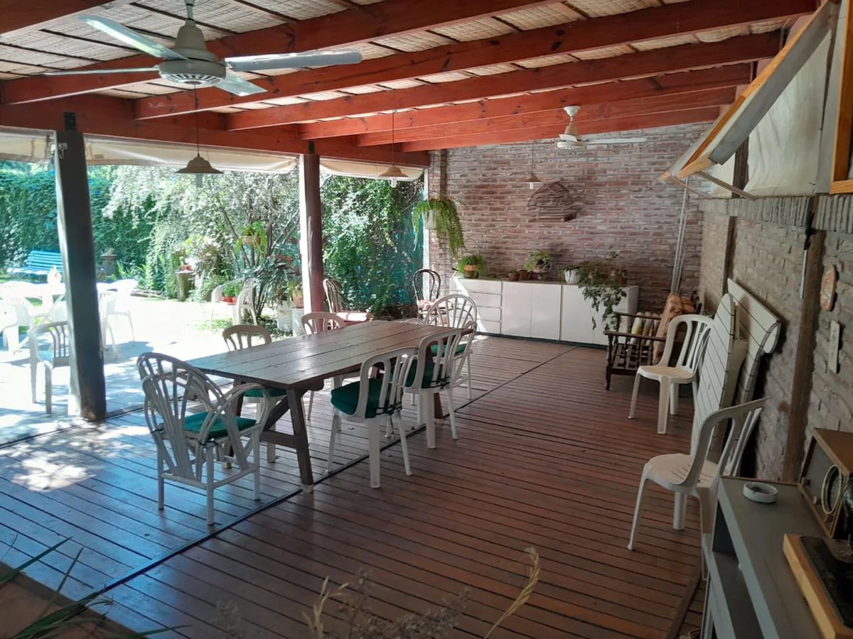 Venta casa Funes con pileta y dos plantas foto 5