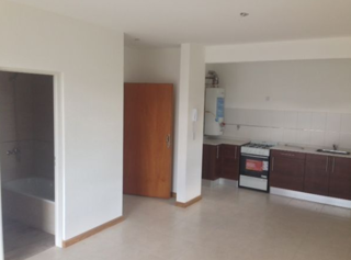 Excelente depto de 3 ambientes con cochera. Nuevo!! foto 2