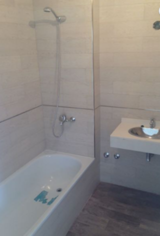 Excelente depto de 3 ambientes con cochera. Nuevo!! foto 3
