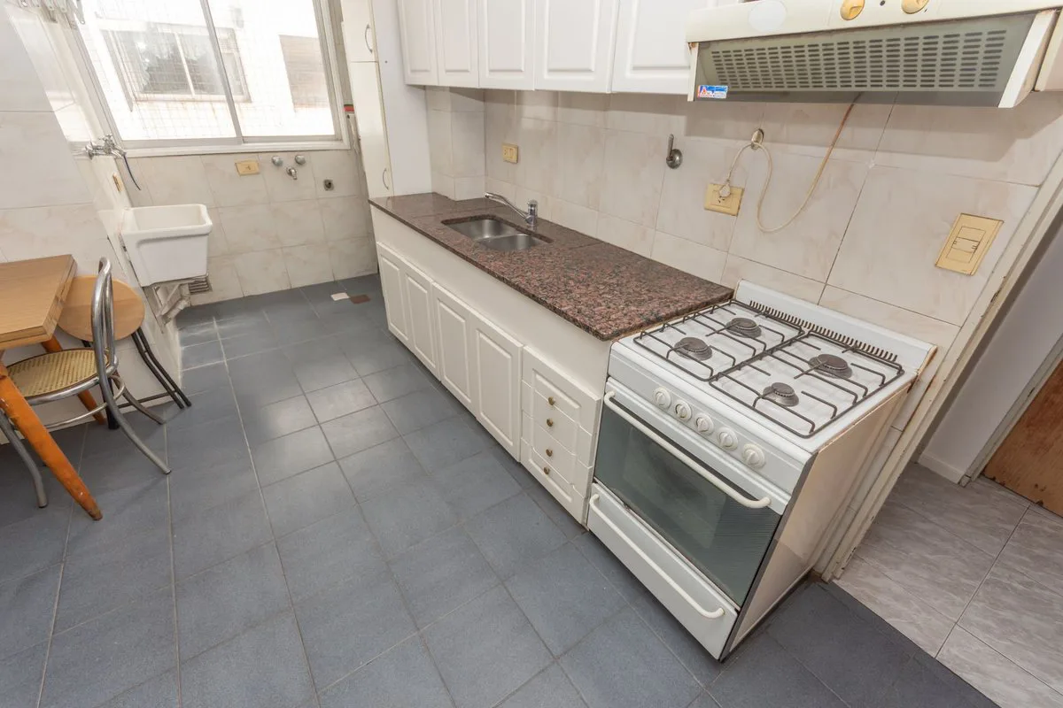 VENTA DEPTO 4 AMBIENTES CON COCHERA FIJA BALCÓN foto 3