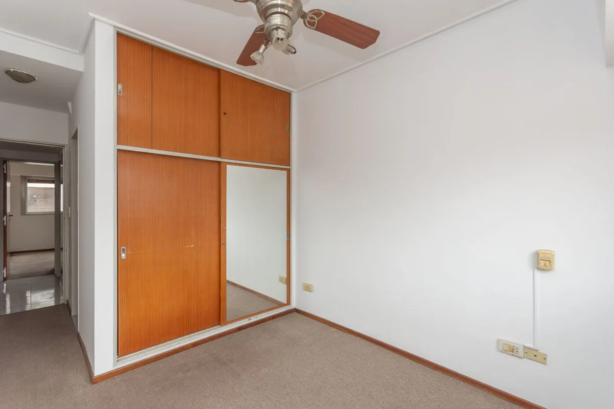 VENTA DEPTO 4 AMBIENTES CON COCHERA FIJA BALCÓN foto 4