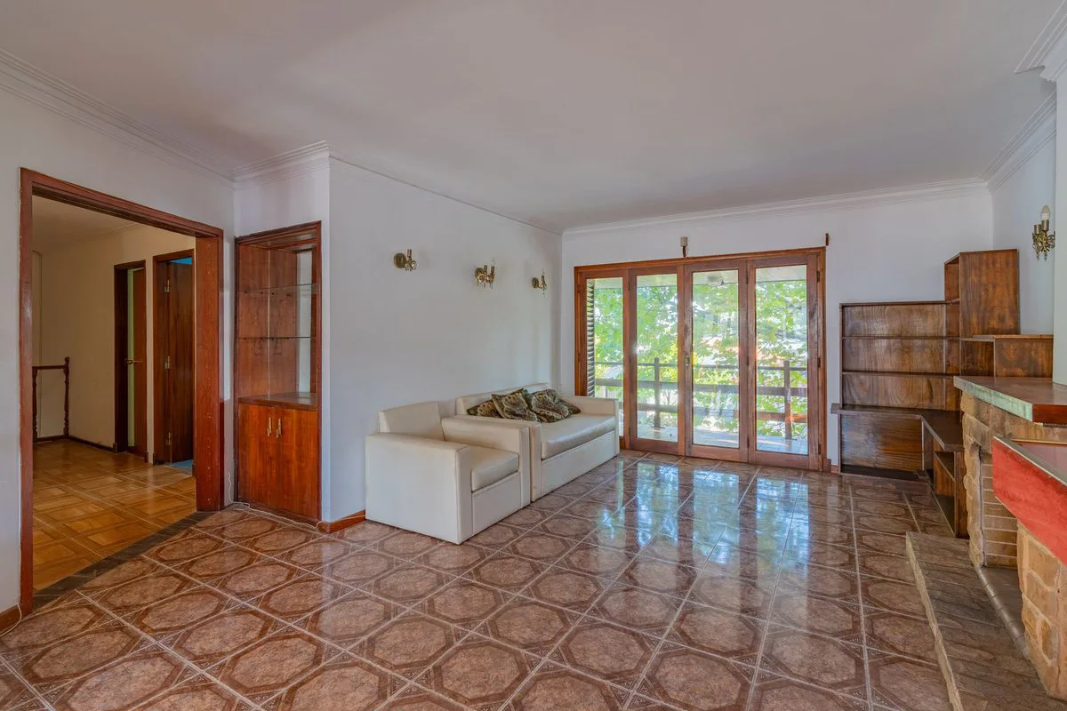 Venta casa en PH 4 ambientes  cochera La Perla foto 5