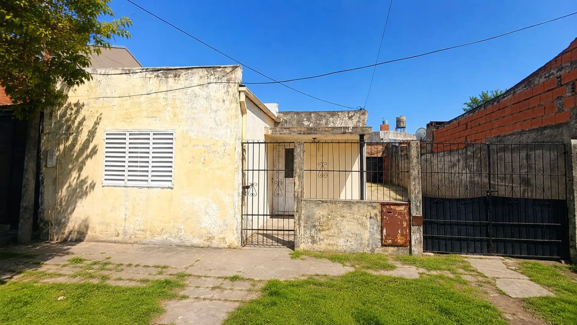 Vendo casa a refaccionar foto 2