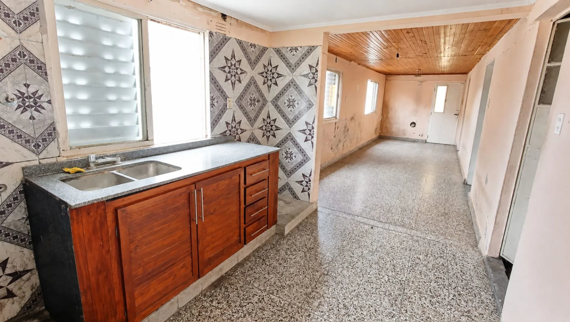Vendo casa a refaccionar foto 3