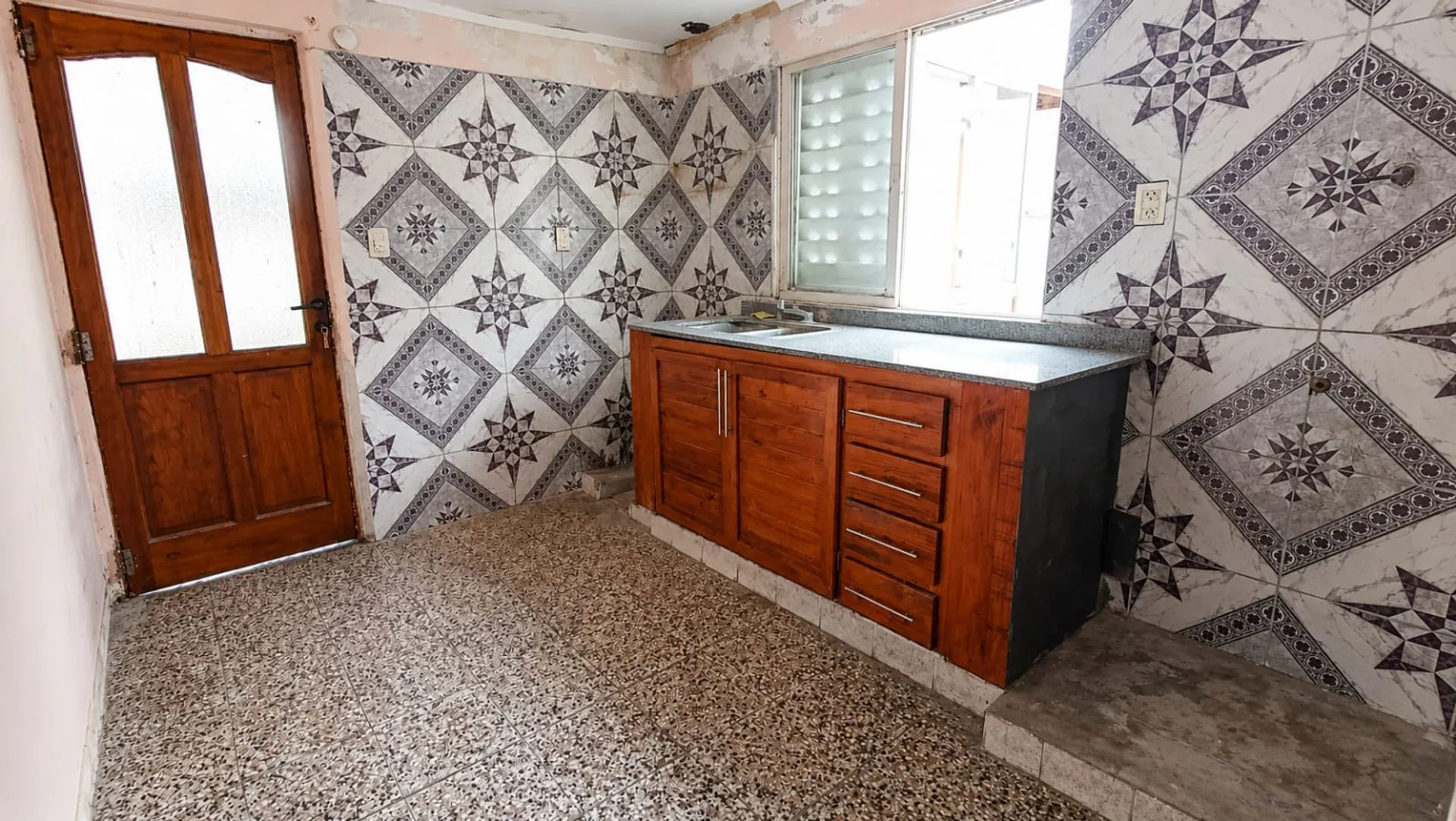 Vendo casa a refaccionar foto 4