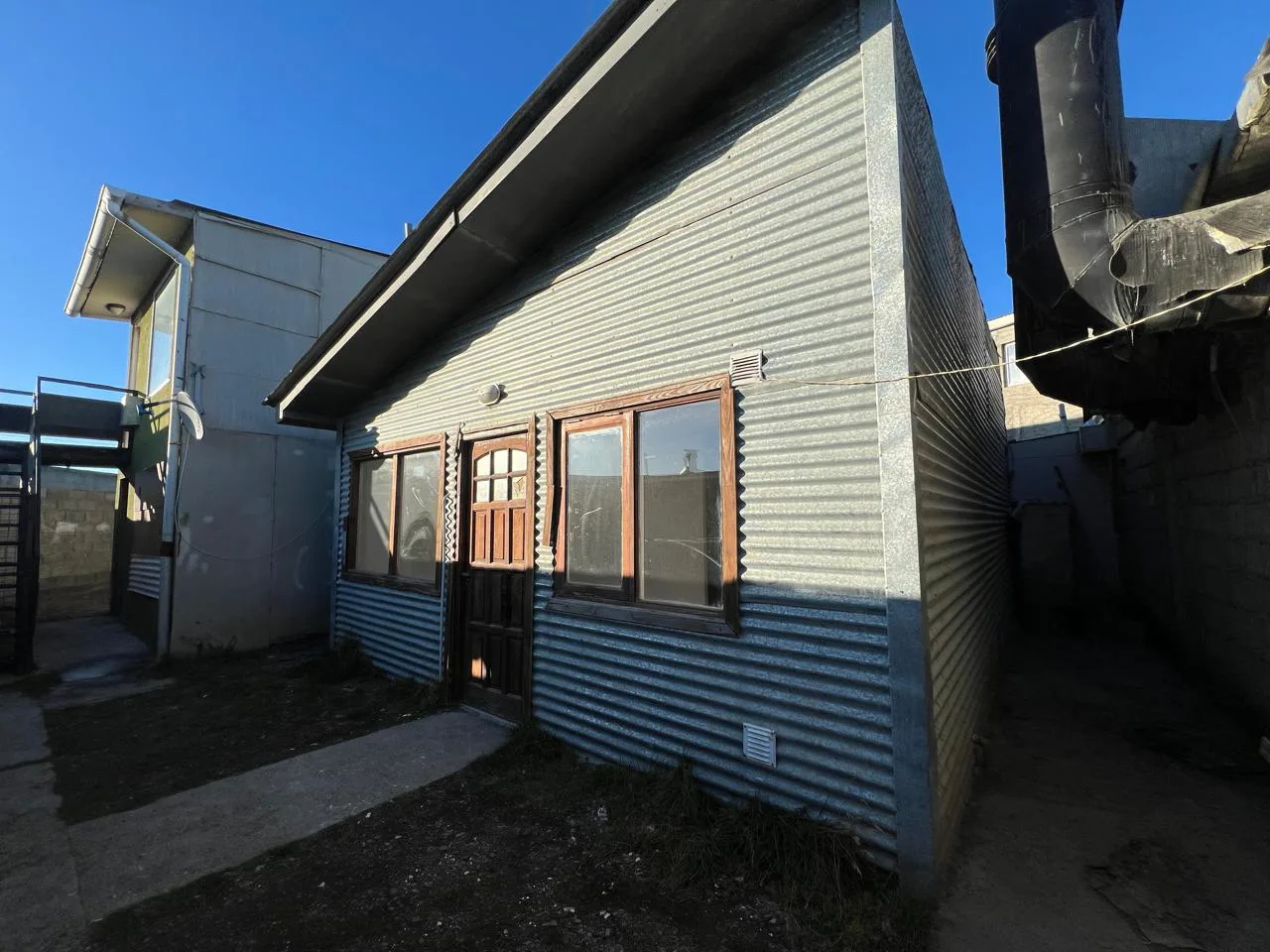 VENTA – LOCAL + VIVIENDA – BARRIO AUSTRAL foto 2