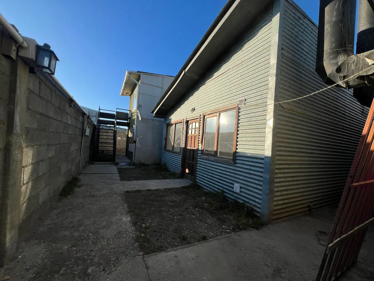 VENTA – LOCAL + VIVIENDA – BARRIO AUSTRAL foto 3