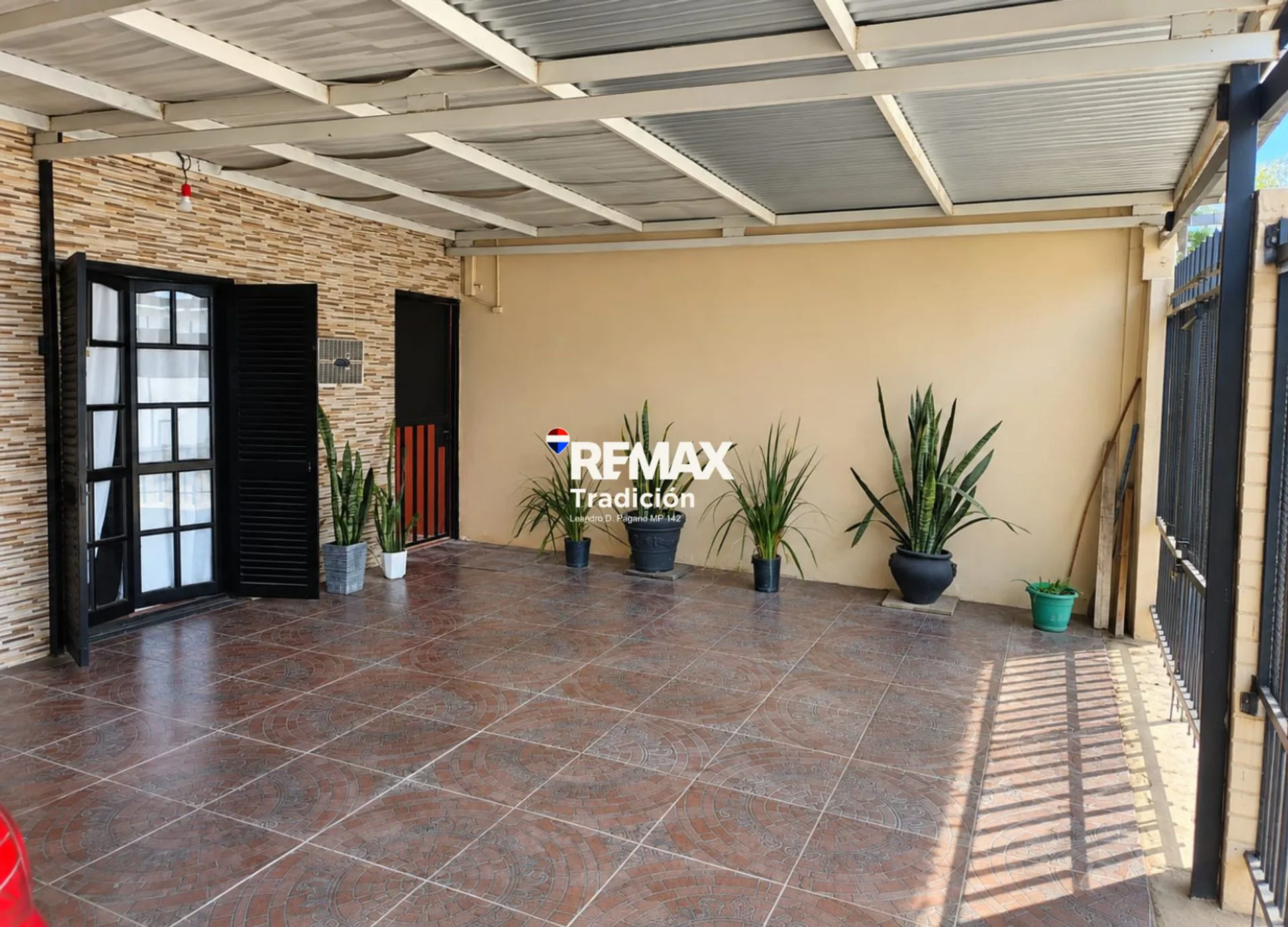 VENTA CASA MAS 2 DEPTOS PARA RENTA EN RESISTENCIA foto 3