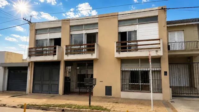 Se vende casa 3 dormit.+2 plantas, exc. ubic. V.T.
