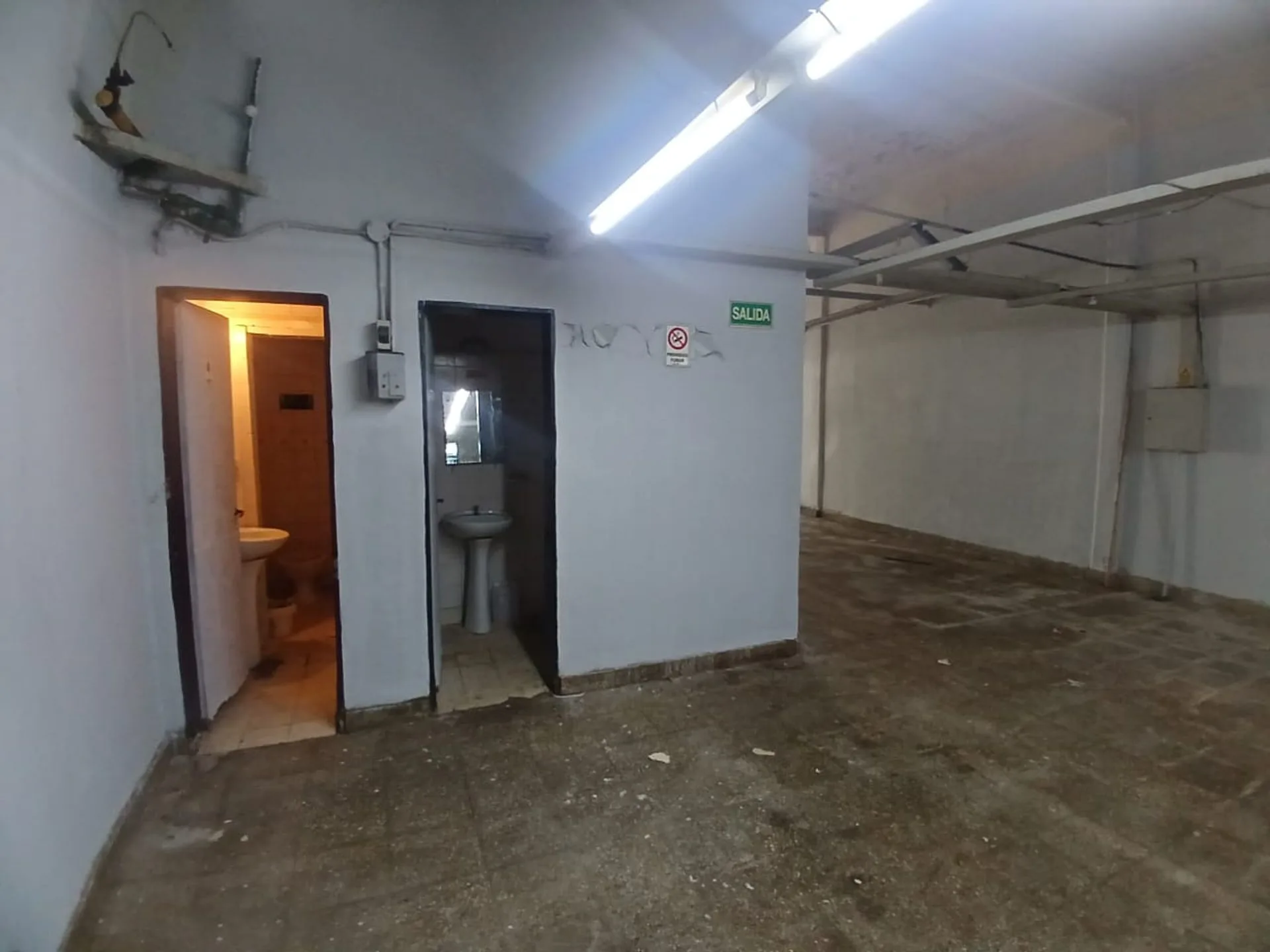 2 LOCALES/DEPOSITO ALQUILER FLORESTA COMERCIAL foto 5