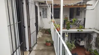 EXCELENTE PROPIEDAD CENTRICA CON SIETE UNIDADES FUNCIONALES CON ENTRADADE AUTOS Y FONDO LIBRE foto 5