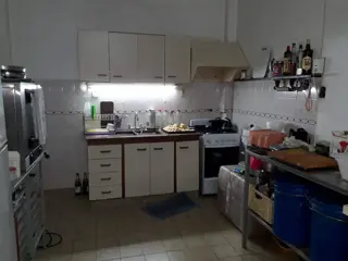 MUY BUENA CASA DE 3 AMBIENTES CON LOCAL foto 5