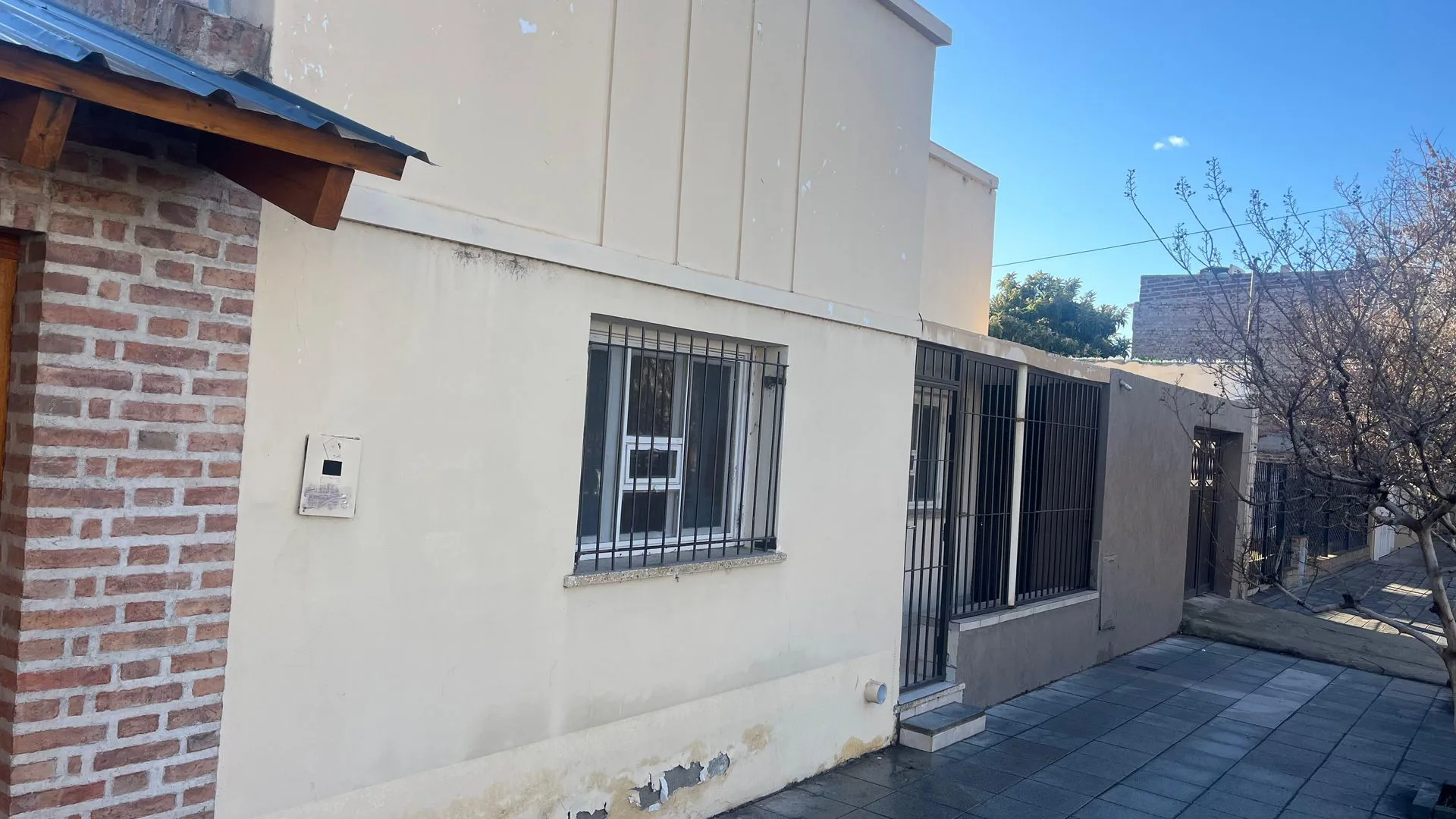 CASA EN VENTA  – Calle Villegas, pleno centro. foto 2