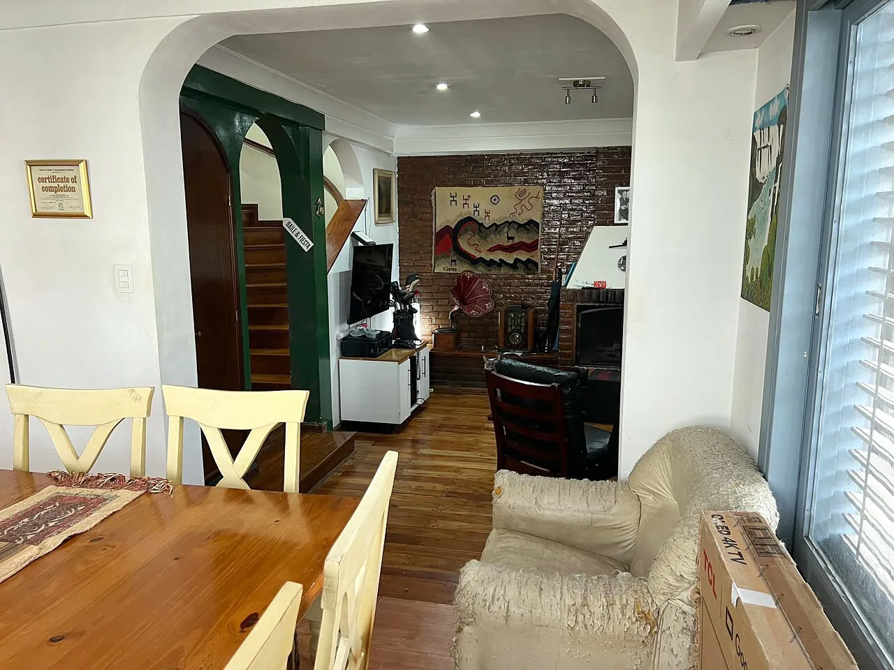 Chalet con jardín, piscina, cochera + departamento foto 3
