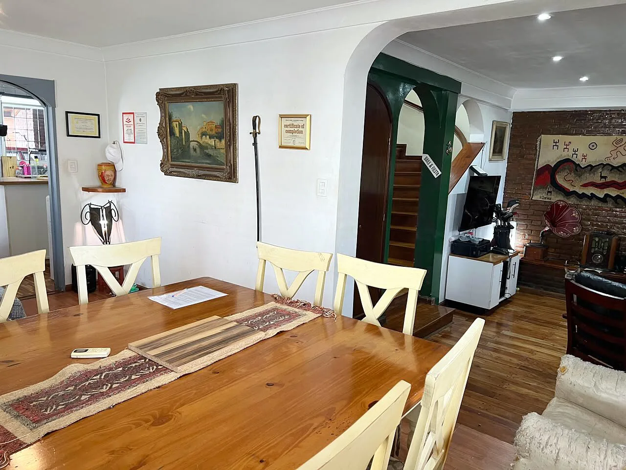 Chalet con jardín, piscina, cochera + departamento foto 4