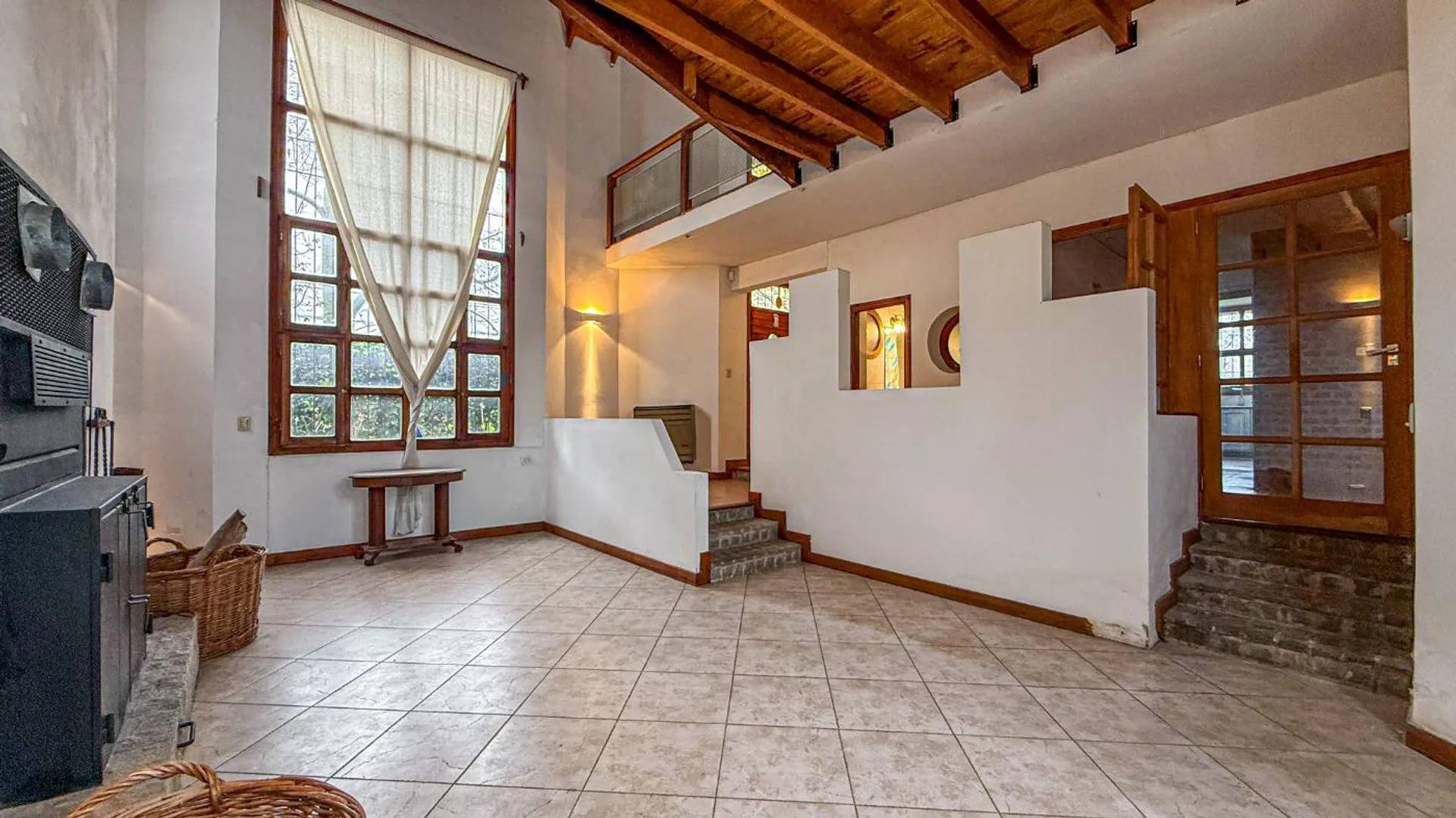 VENTA CASA 3 AMBIENTES ESCRITORIO COCHERA CAISAMAR foto 3
