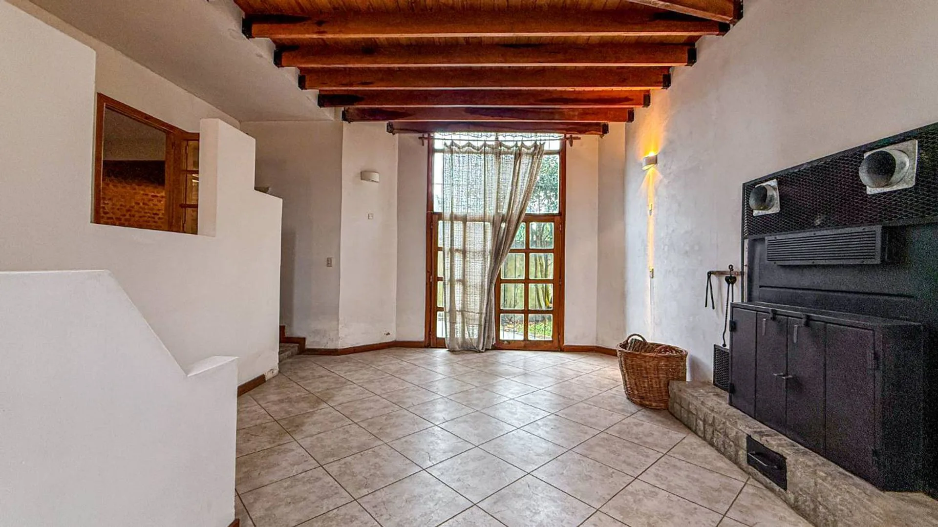VENTA CASA 3 AMBIENTES ESCRITORIO COCHERA CAISAMAR foto 4