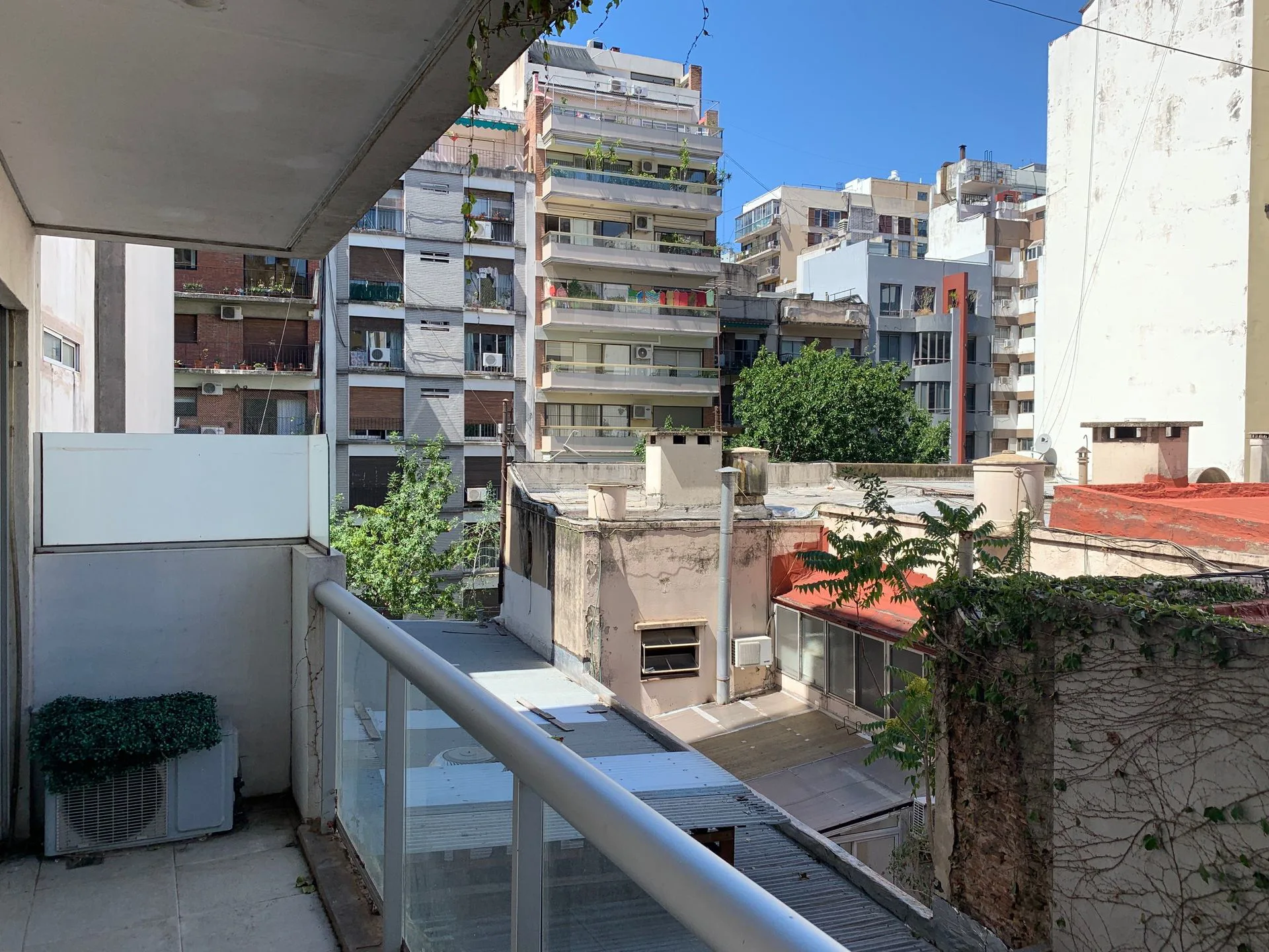 MONOAMBIENTE TRANQUILO AL CONTRAFRENTE BALCON foto 2