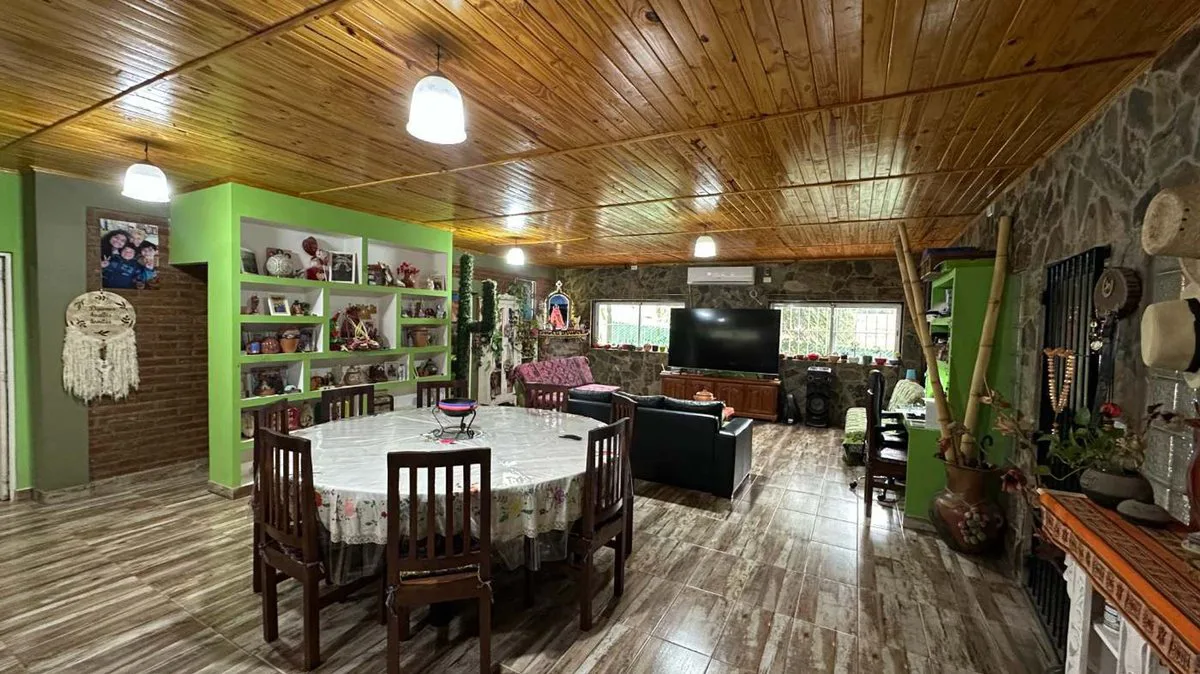 VENTA CASA LOS ALISOS 2 DORM+MONOAMBIENTE C/PILETA foto 4