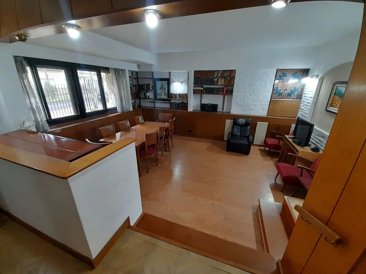 CASA 5 DORMITORIOS 3 BAÑOS APTA CREDITO 680 M2 TOT foto 4