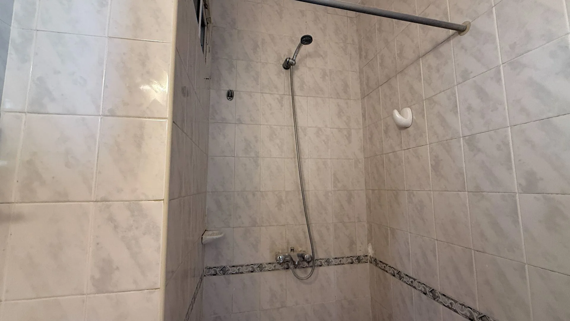 VENTA DEPTO 2 AMB ZONA GUEMES CON BALCON foto 5