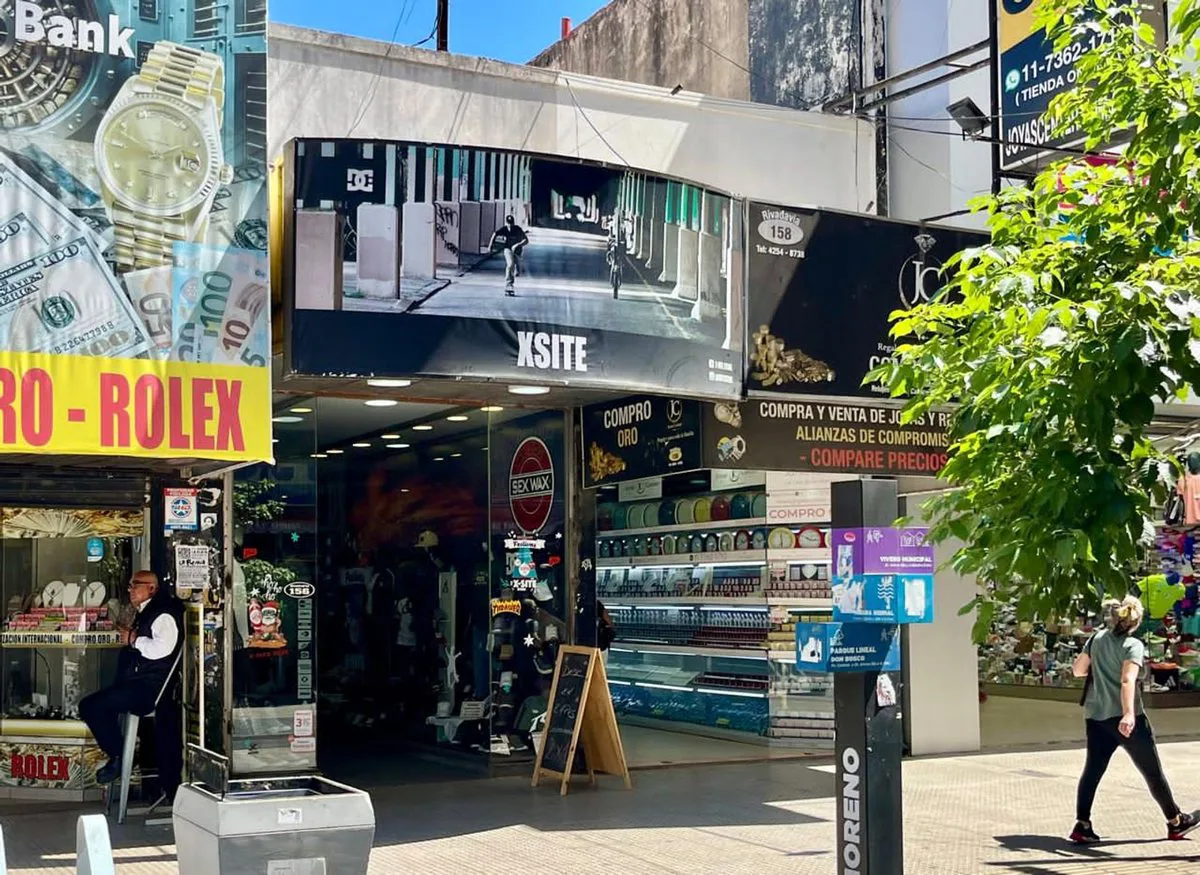 Local comercial Peatonal Rivadavia Quilmes al 150 foto 2