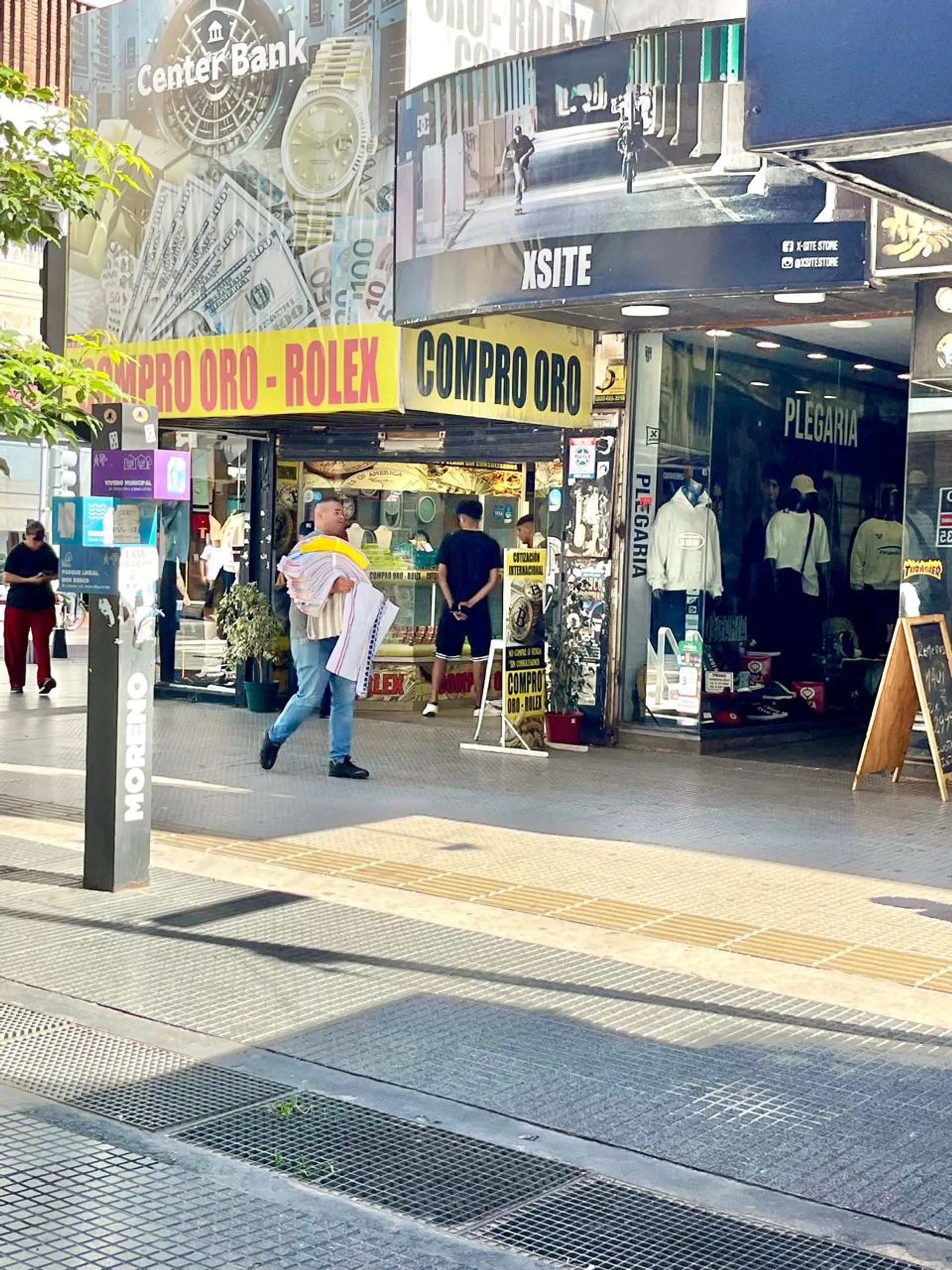 Local comercial Peatonal Rivadavia Quilmes al 150 foto 4