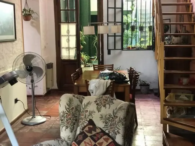 Gran casa de 5 ambientes, con patio y terraza c/parrilla