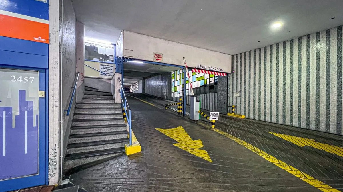 VENTA COCHERA OPORTUNIDAD CENTRO EDIFCIO NAMUNCURA foto 2