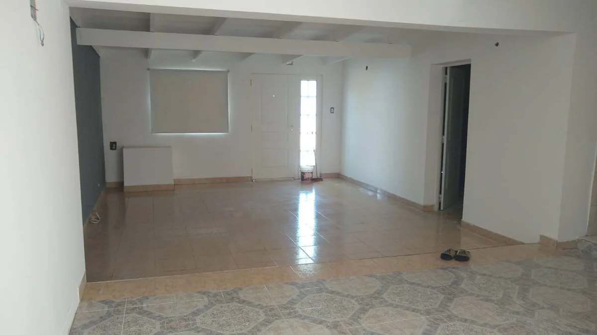 CASA CON MONOAMBIENTE A LA VENTA, PLOTTIER, NEUQUE foto 2