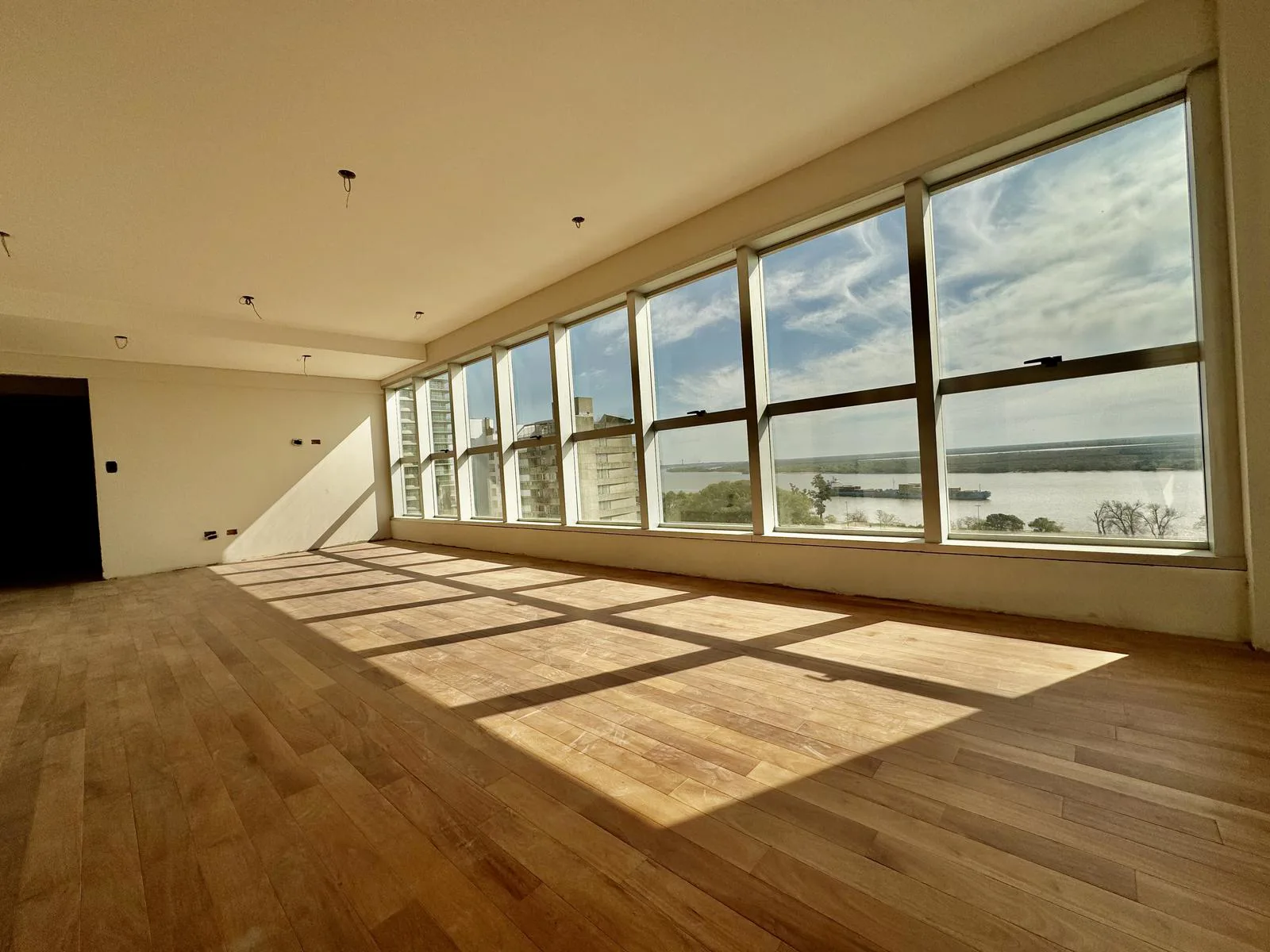 Moreno 100 Bis - Piso Exclusivo de 3 dormitorios en  venta con vista al Rio foto 2