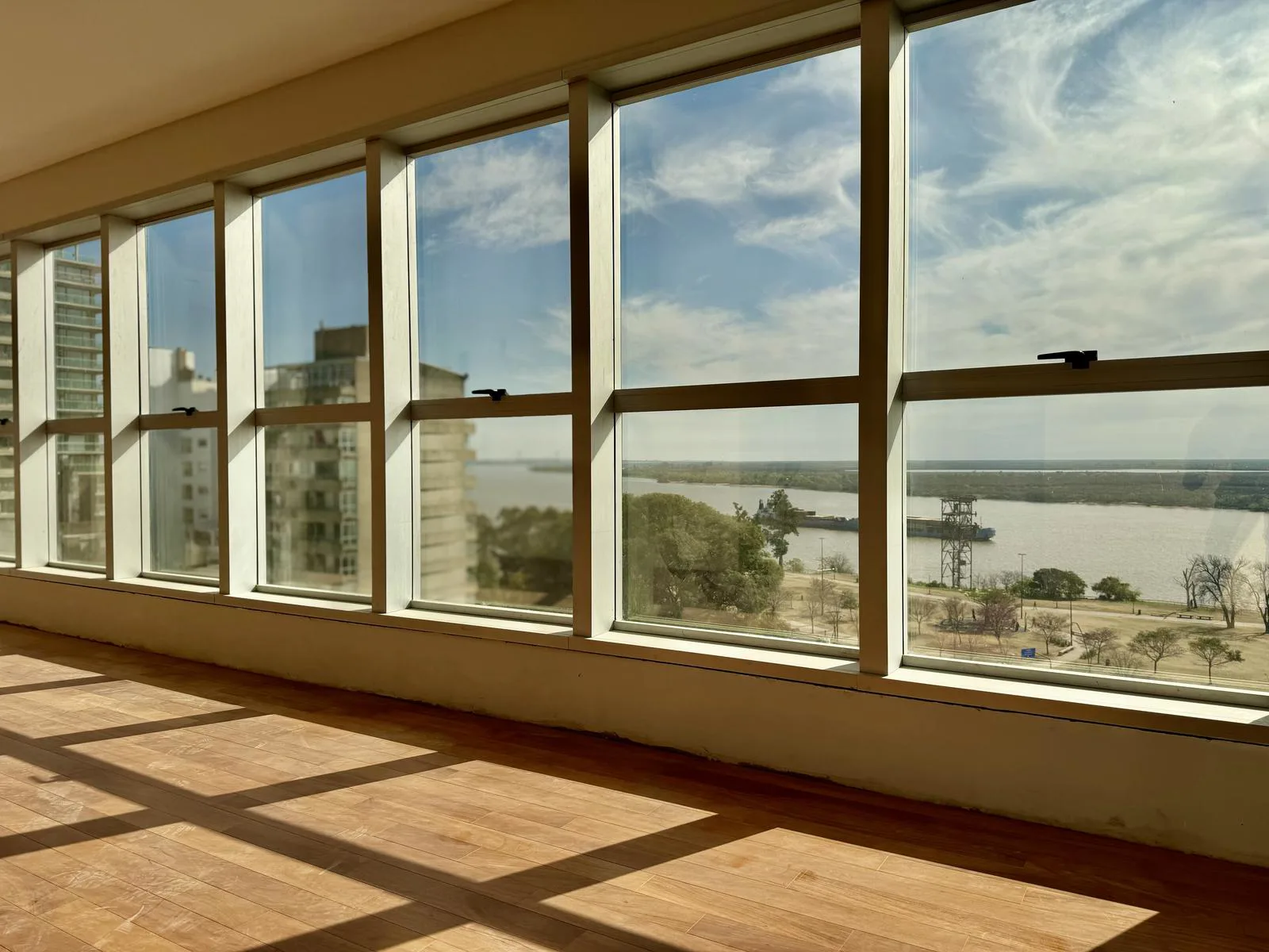Moreno 100 Bis - Piso Exclusivo de 3 dormitorios en  venta con vista al Rio foto 4