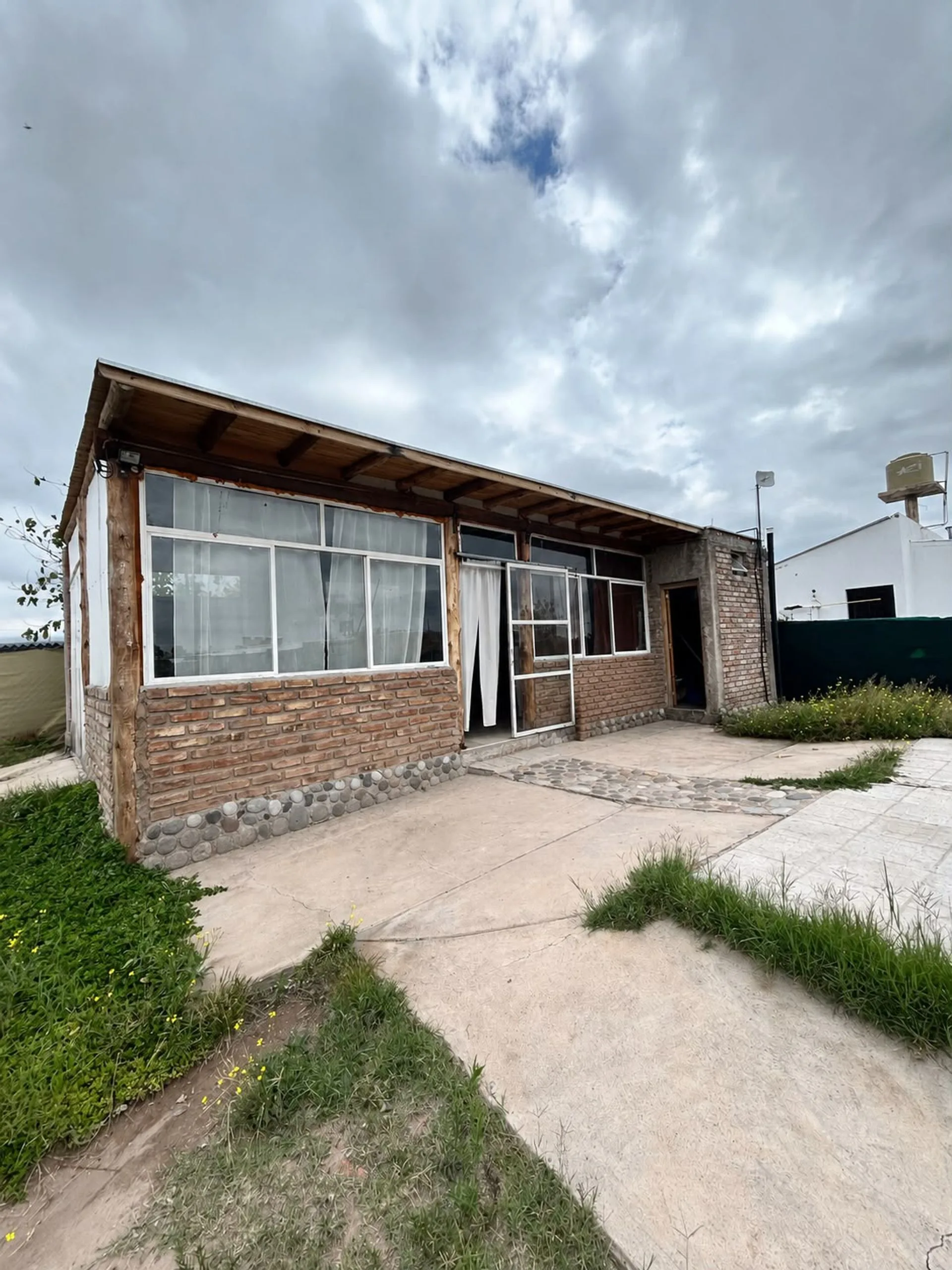Terreno 410m2 con salon y pileta - Lujan de Cuyo foto 2