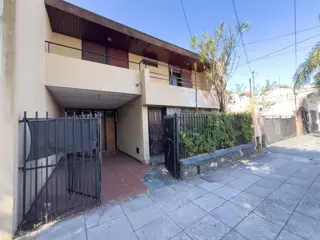 CASA IDEAL PARA RECICLAR EN LOTE 300 m2 - MUNRO foto 1
