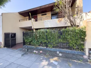 CASA IDEAL PARA RECICLAR EN LOTE 300 m2 - MUNRO foto 2