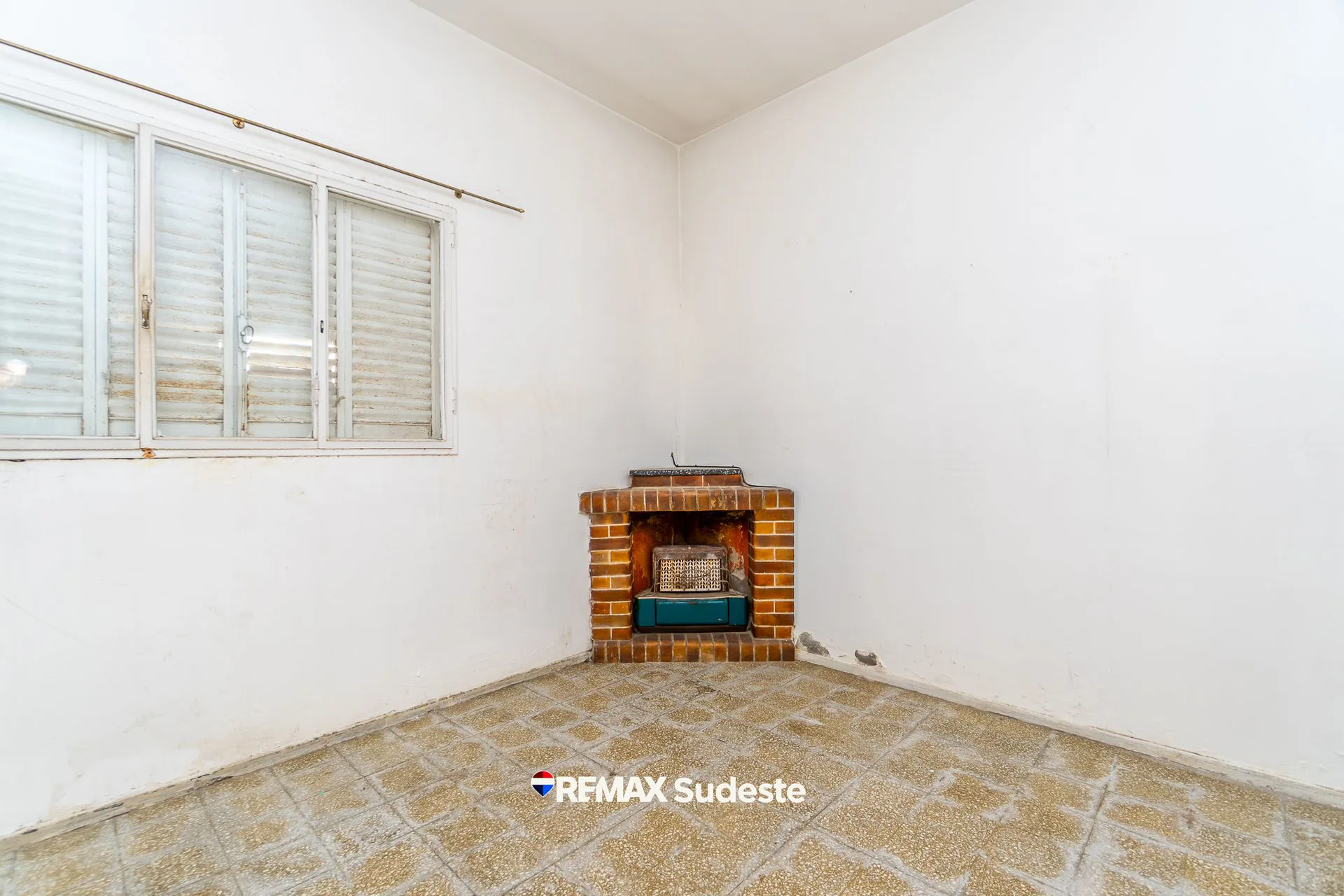 Venta casa dos plantas a metros del HAM foto 3