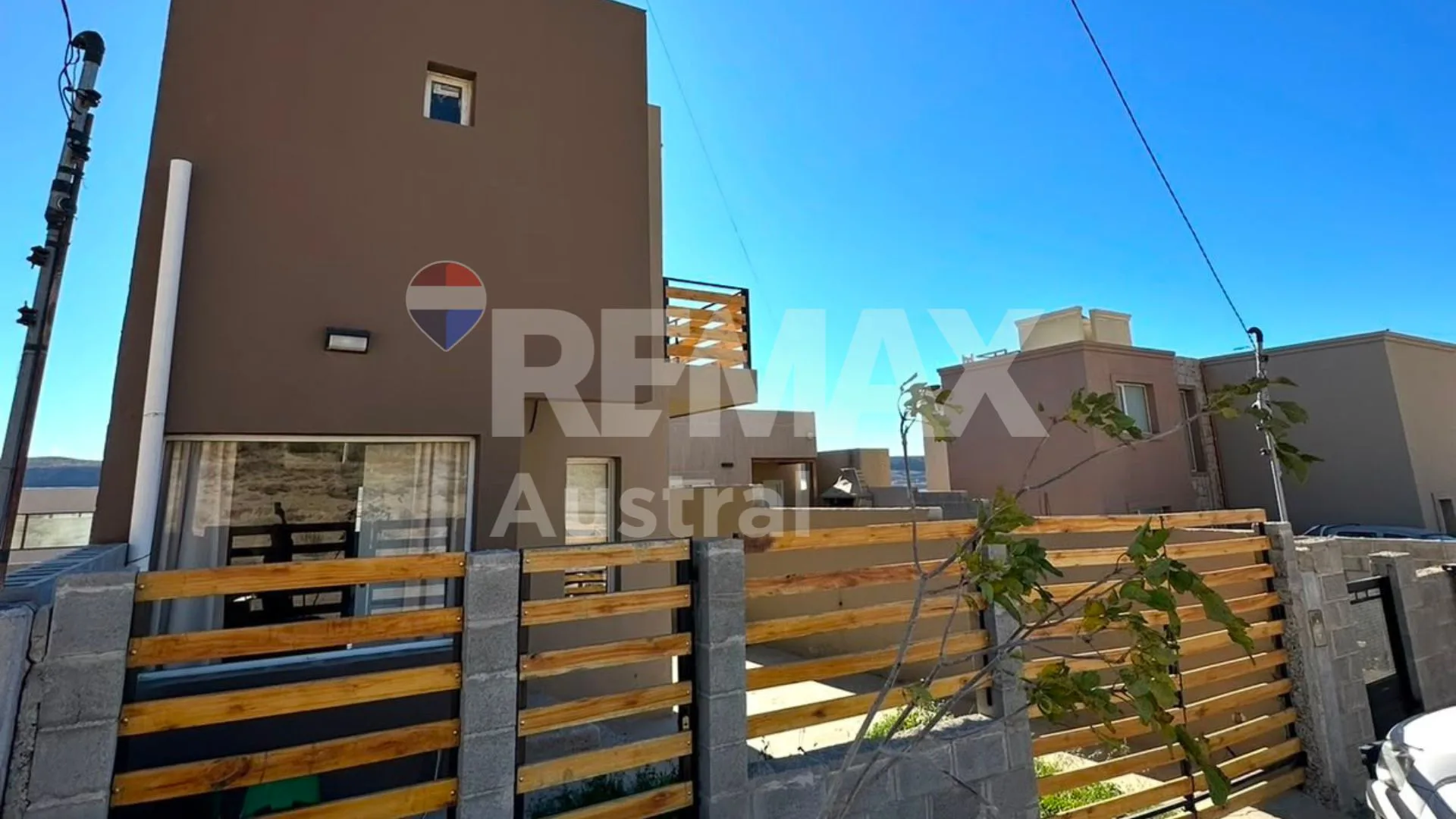CASA PH 3 DORMITORIOS CON PATIO EN RADA TILLY !