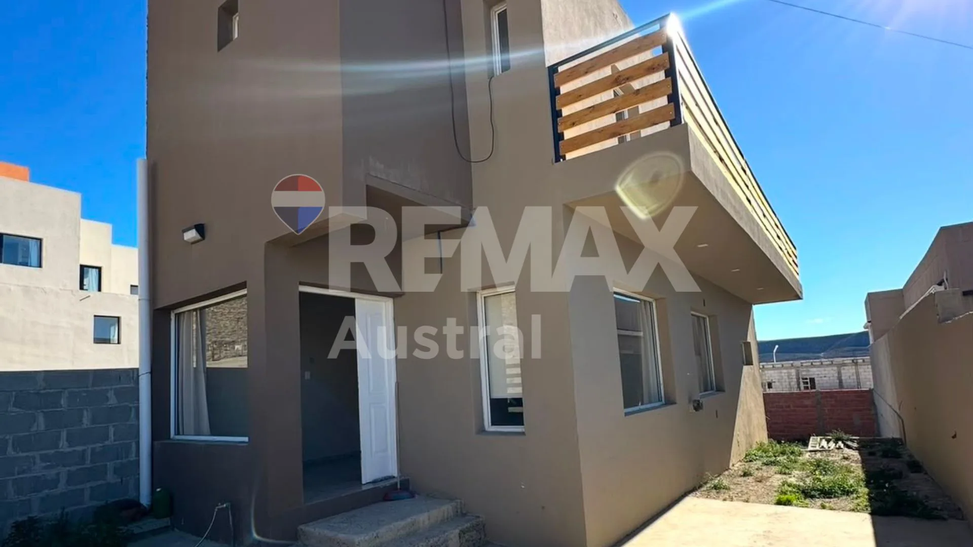CASA PH 3 DORMITORIOS CON PATIO EN RADA TILLY ! foto 3