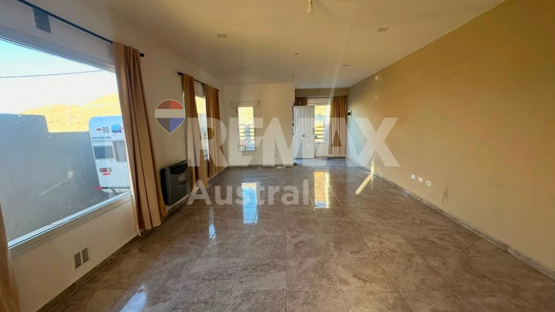 CASA PH 3 DORMITORIOS CON PATIO EN RADA TILLY ! foto 4