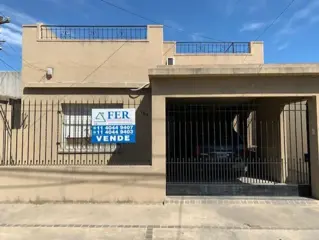 Casa 3 amb con cochera y fondo Excelente estado Bernal oeste foto 1