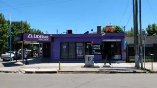 EXCELENTE  PROPIEDAD  COMERCIAL  DE SEIS  LOCALES TOTALMENTE ALQUILADO Y VIVIENDA FAMILIAR DE TRES AMBIENTES CON COCHERA foto 1