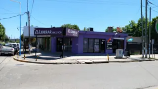 EXCELENTE  PROPIEDAD  COMERCIAL  DE SEIS  LOCALES TOTALMENTE ALQUILADO Y VIVIENDA FAMILIAR DE TRES AMBIENTES CON COCHERA foto 2