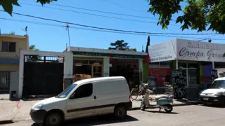 EXCELENTE  PROPIEDAD  COMERCIAL  DE SEIS  LOCALES TOTALMENTE ALQUILADO Y VIVIENDA FAMILIAR DE TRES AMBIENTES CON COCHERA foto 5
