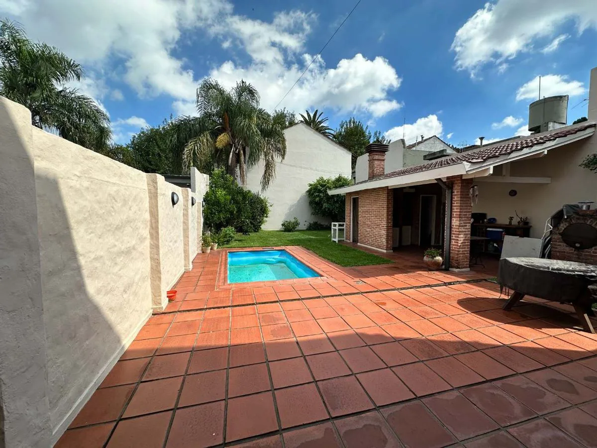 Casa en venta 5 Amb en Villa Sarmiento  c/pileta foto 3