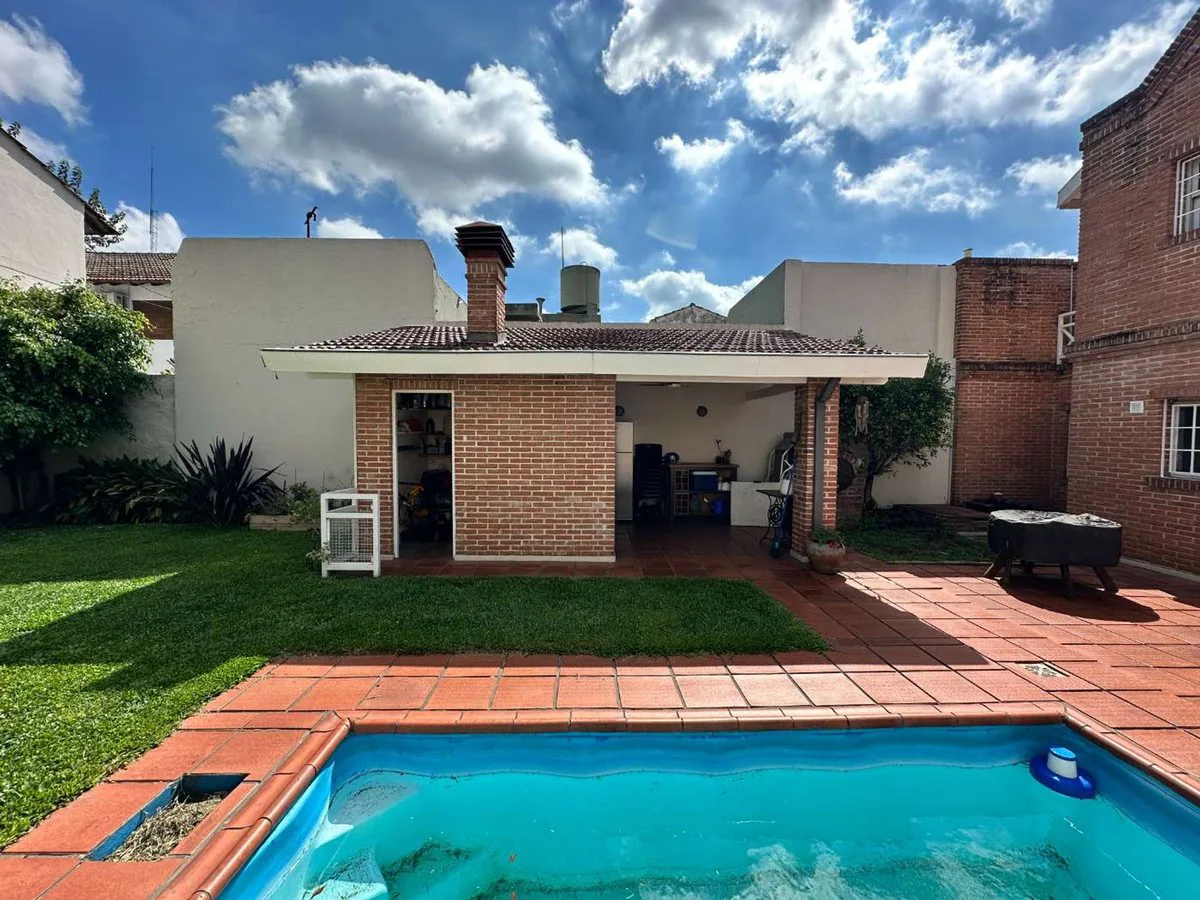 Casa en venta 5 Amb en Villa Sarmiento  c/pileta foto 4