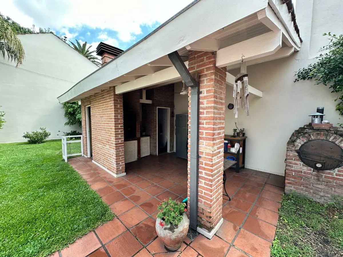 Casa en venta 5 Amb en Villa Sarmiento  c/pileta foto 5