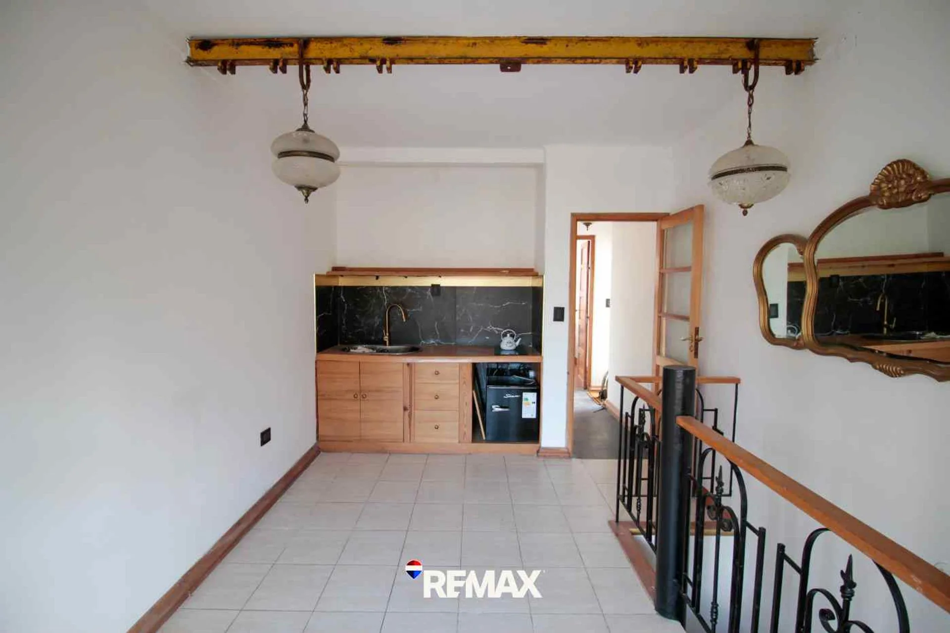 DEPARTAMENTO 1D CON DOS LOCALES EN BLOQUE foto 3