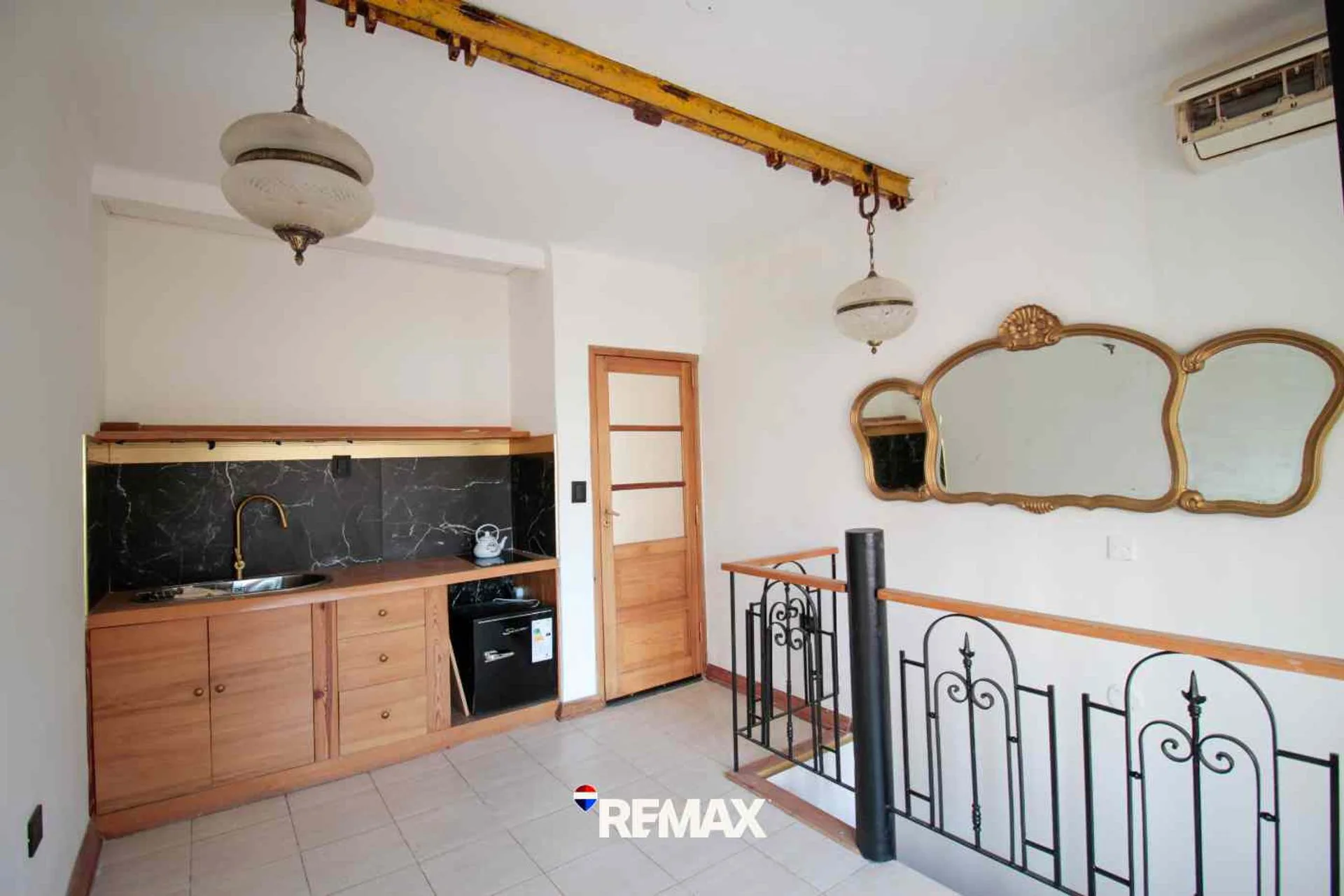 DEPARTAMENTO 1D CON DOS LOCALES EN BLOQUE foto 4
