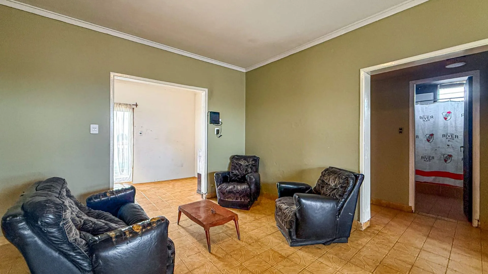 VENTA DEPTO 4 AMB CON BALCON  ZONA SUR foto 5