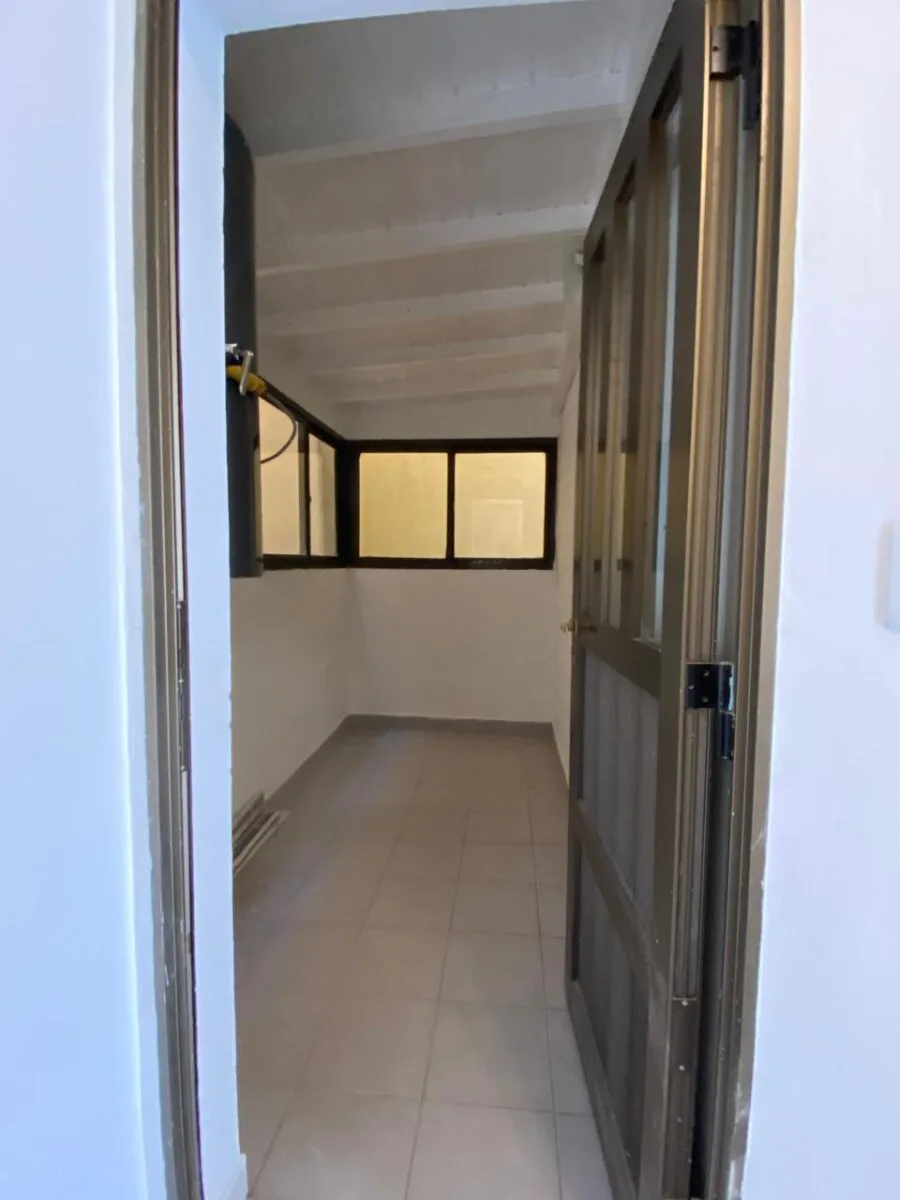 EXCLUSIVO DEPARTAMENTO CON COCHERA SOBRE AV. ROCA - PUERTO MADRYN foto 3